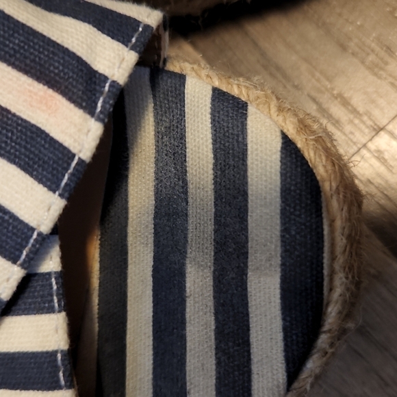 TOMMY Hilfiger Wedge Sandals Size 9 Blue/White Striped Wrap Around Ankle Strap - Picture 3 of 4